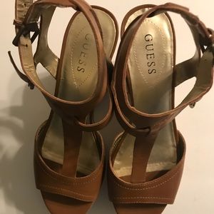 Guess wedge shoe
